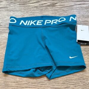 Women’s Nike Pro 3” Shorts. NWT